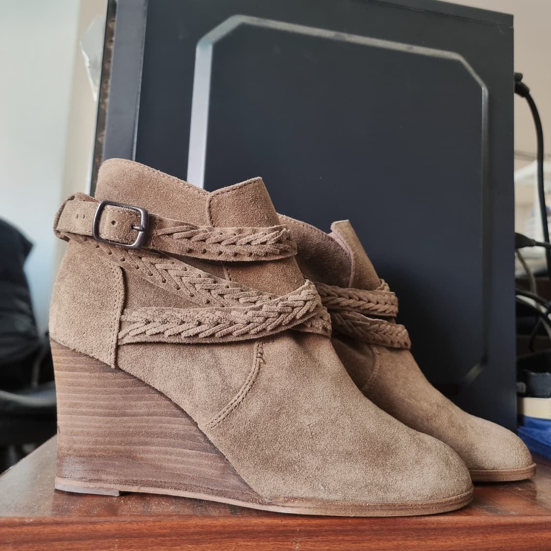 꼼뜨와데꼬또니에 스웨이드 앵클부츠 웨지힐 구두 (38/250) 상태완벽 상품이미지2