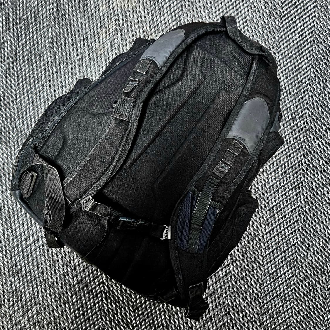 오클리 아이콘로고 테크니컬 백팩 상품이미지2