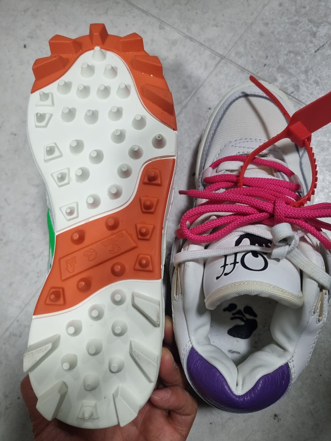 오프화이트 여성 스니커즈  상품이미지4