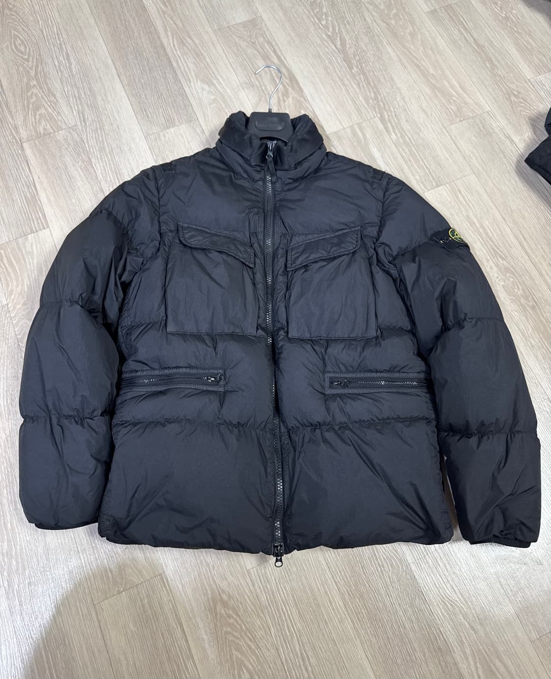 22fw 스톤아일랜드 크링클랩스 논후드 패딩 S 블랙 상품이미지1