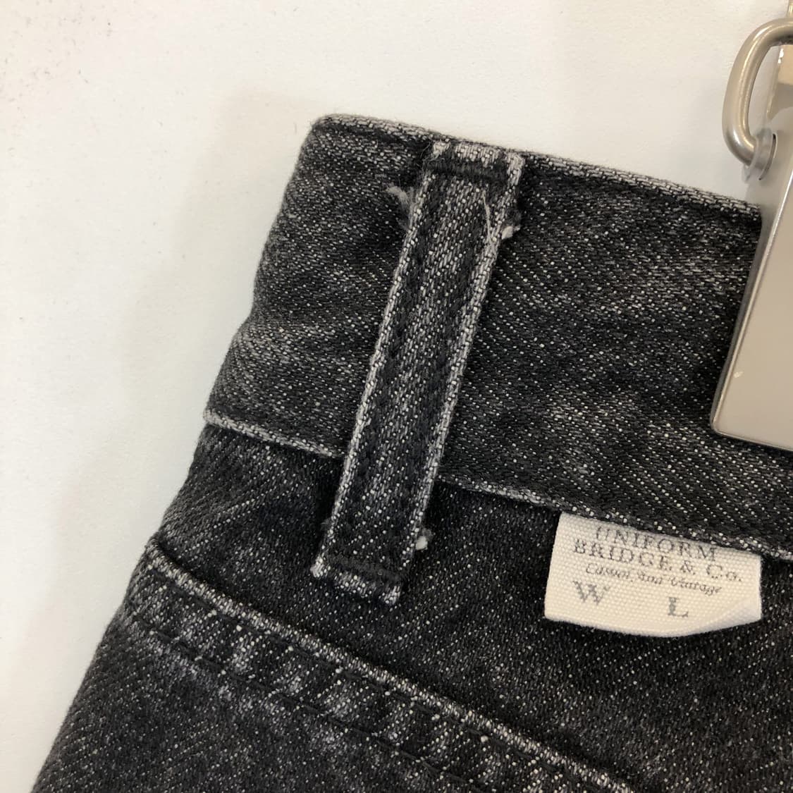 유니폼브릿지 핀턱 워시드블랙 데님진 32 인치 상품이미지4