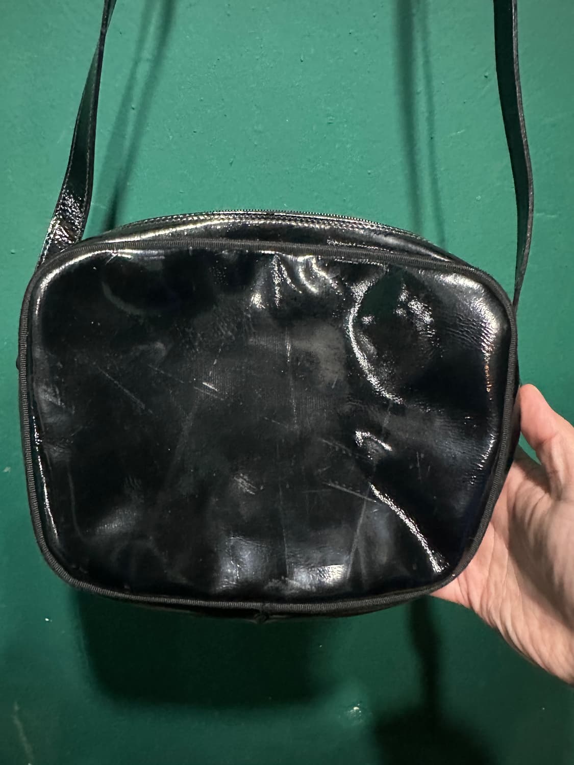 페레가모 에나멜 크로스백 상품이미지5