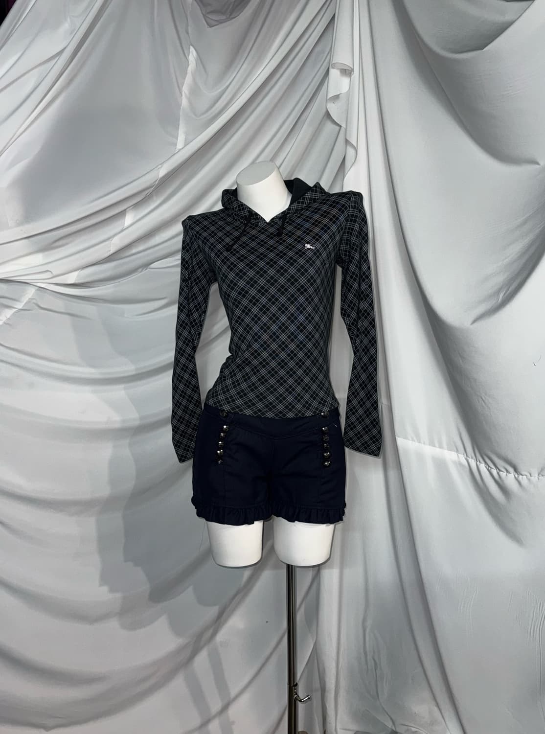 버버리 리즈리사 엑시즈팜 가디언 캐캐체 미키깔 네이비 체크 코디세트 상품이미지4