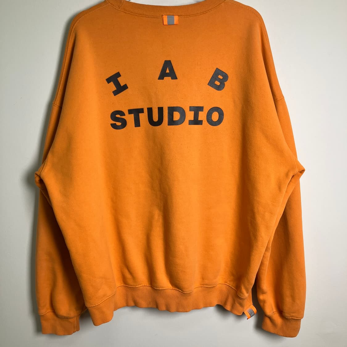 아이앱 스튜디오 X 두산 로고 맨투맨 XL 상품이미지6