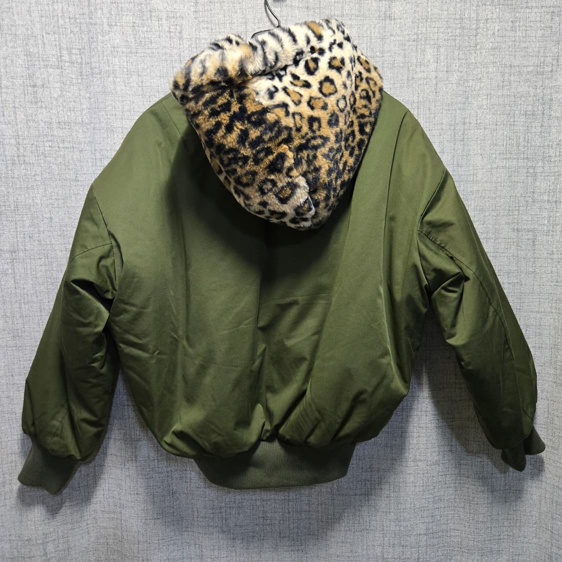 게스 마릴린 레오파드  패딩  봄버 점퍼  상품이미지2