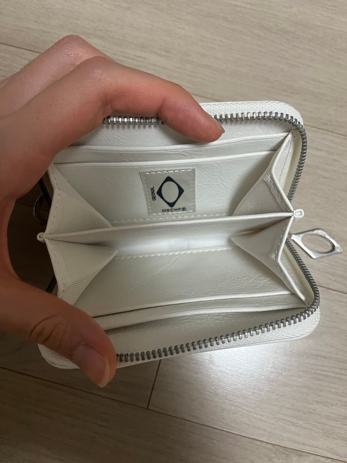 미스치프 롬버스 집 어라운드 월렛 화이트 상품이미지5