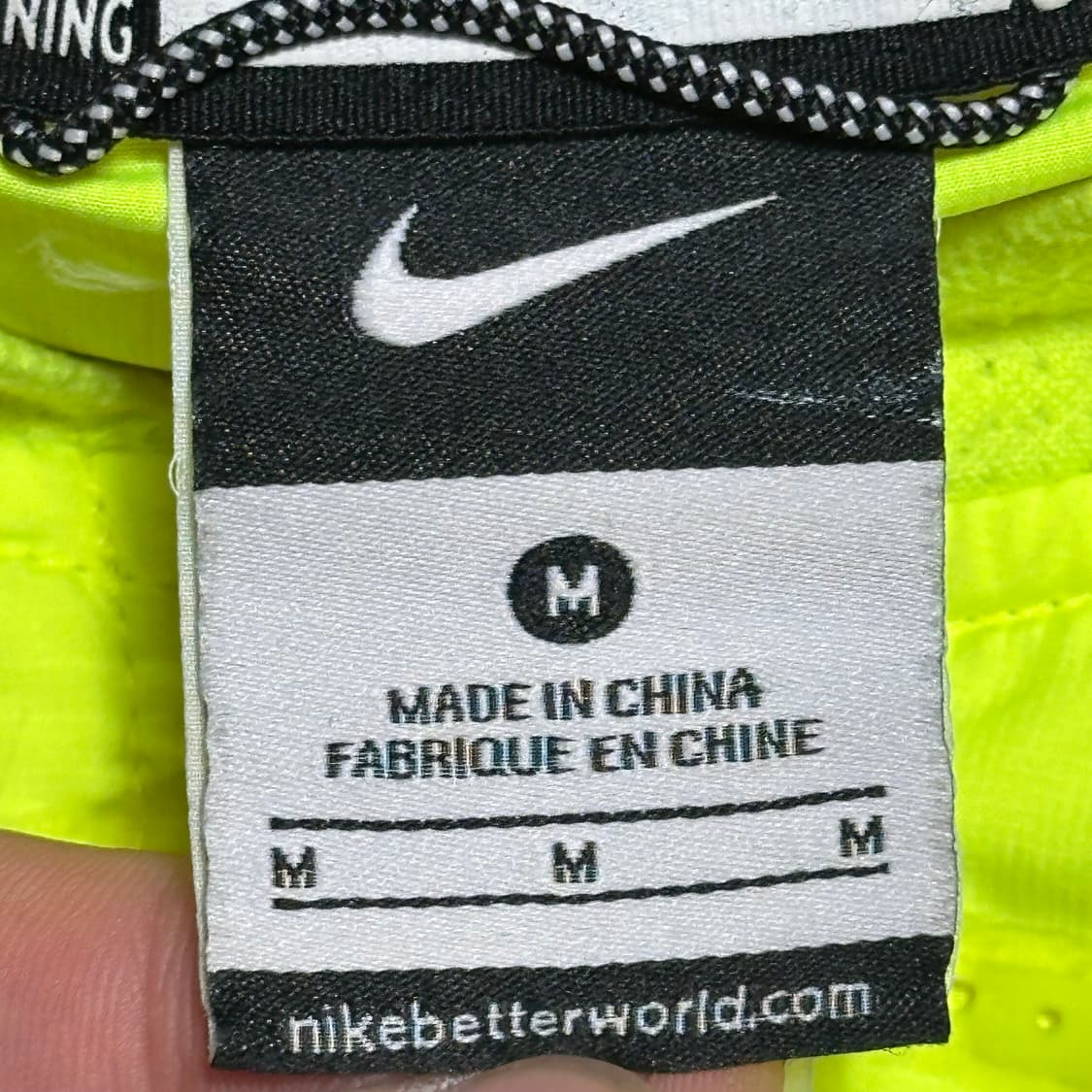 M 나이키 써마 핏 에어로프트 네온 러닝 베스트 상품이미지4