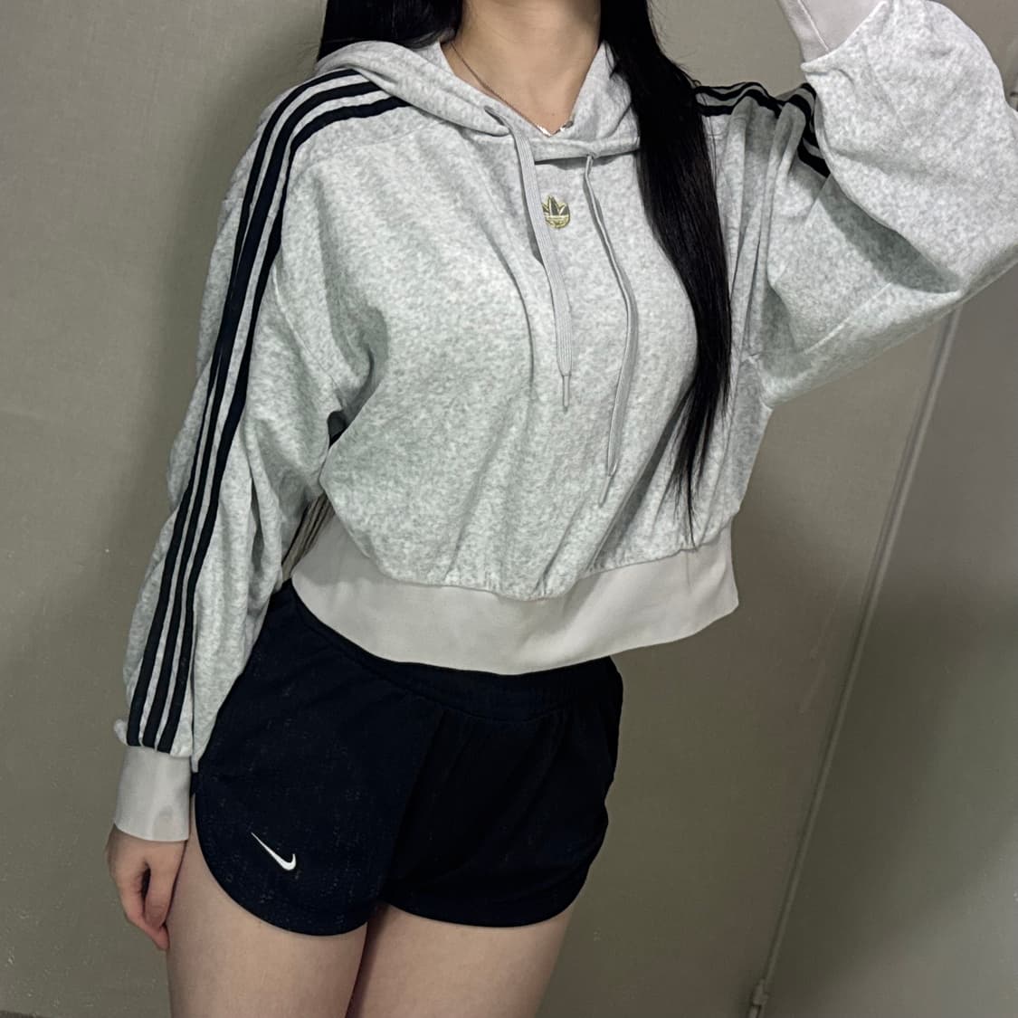 아디다스 불꽃 파이어버드 크롭 후드티 상품이미지3