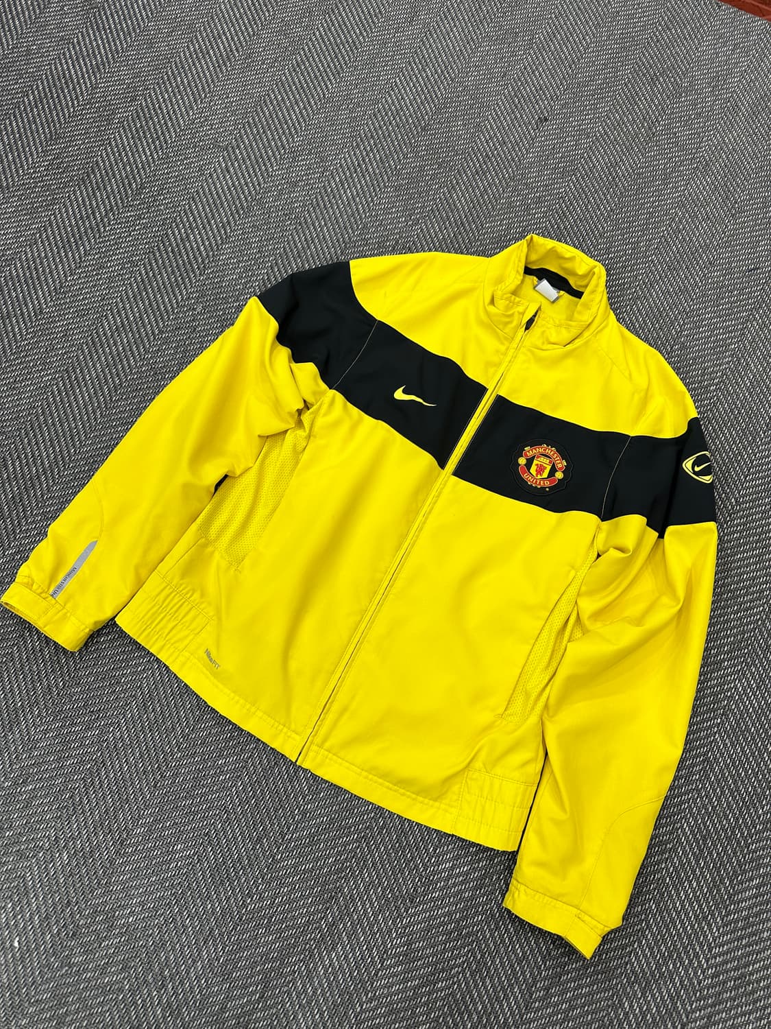 나이키 맨유 트랙재킷 상품이미지1