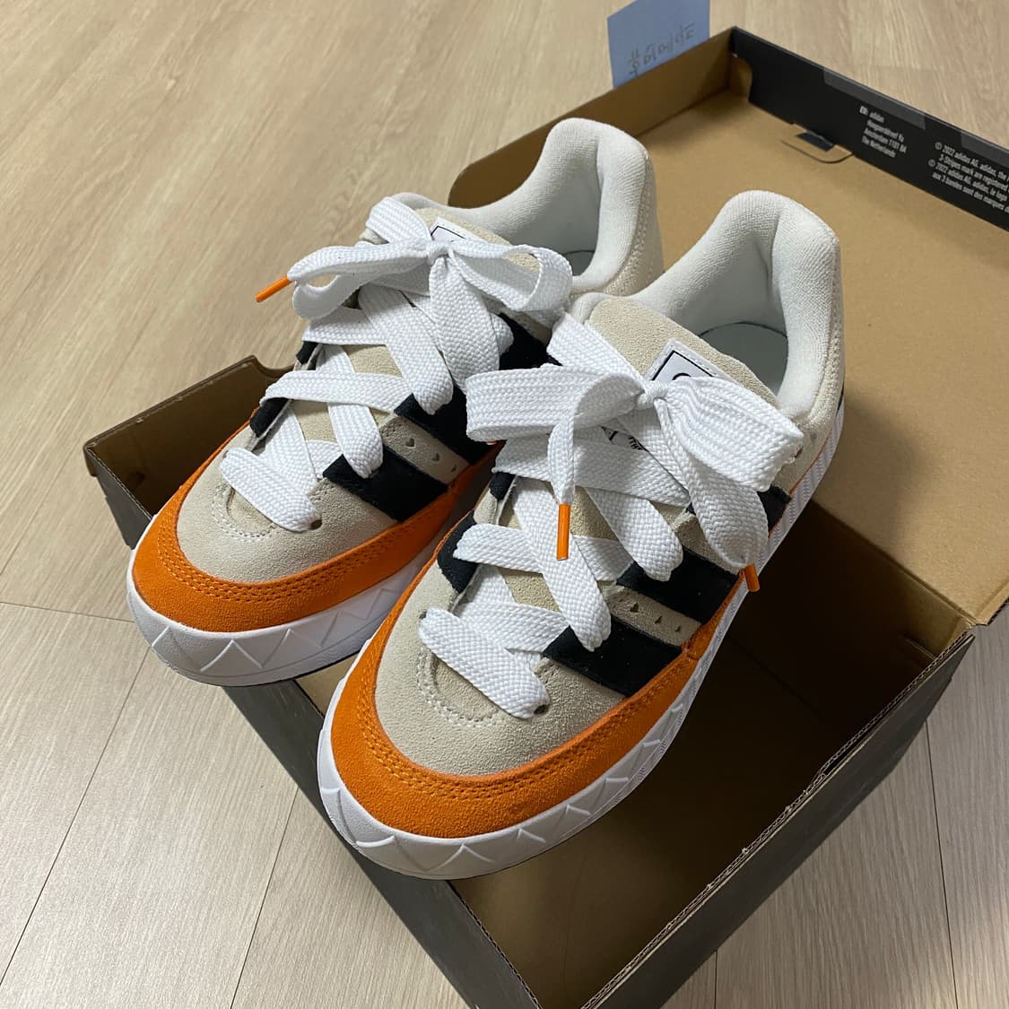 [245] 아디다스 휴먼메이드 아디매틱 화이트 상품이미지2