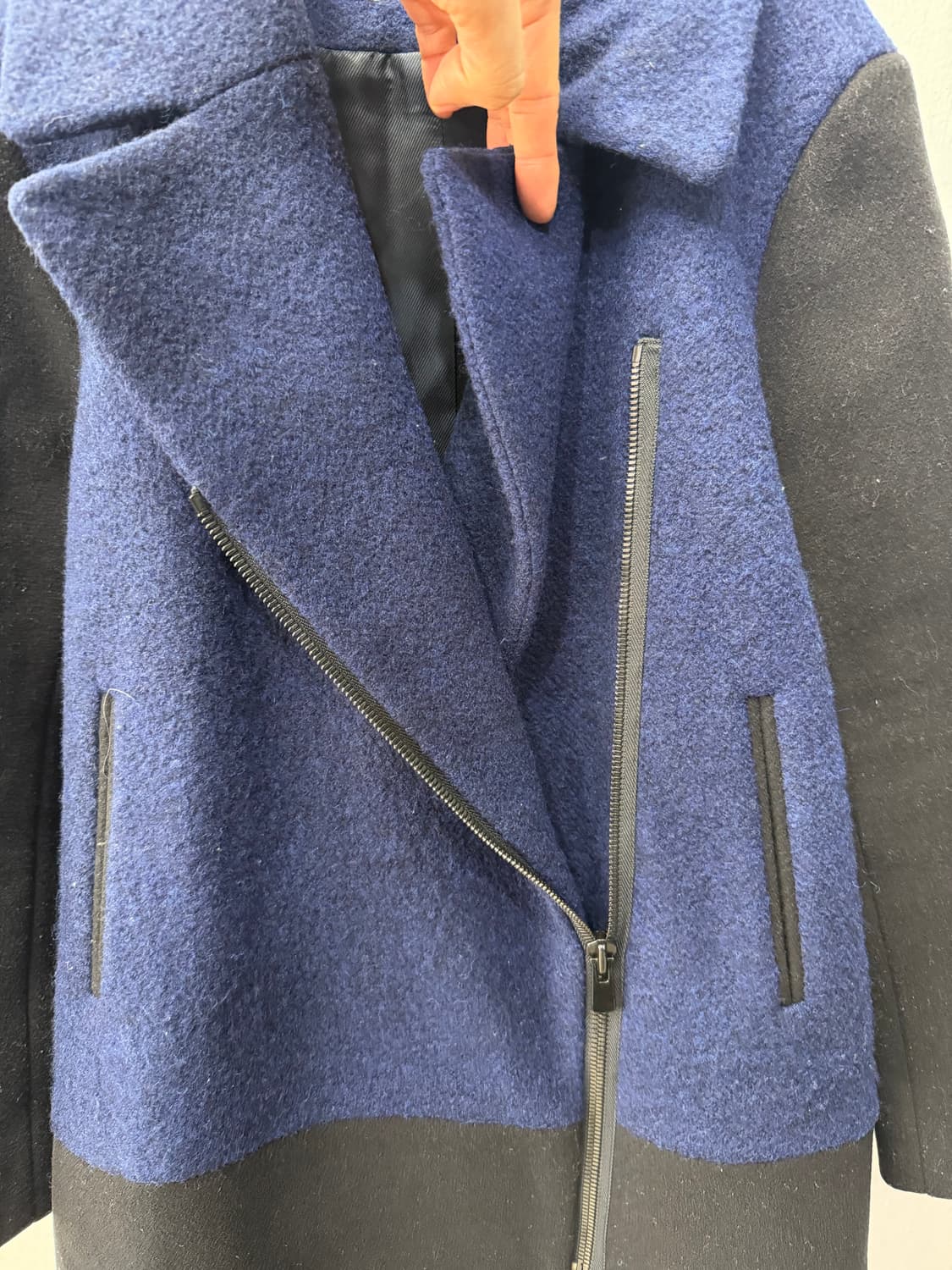 정품) 산드로 여성 배색 코트 네이비/블랙 38 상품이미지4