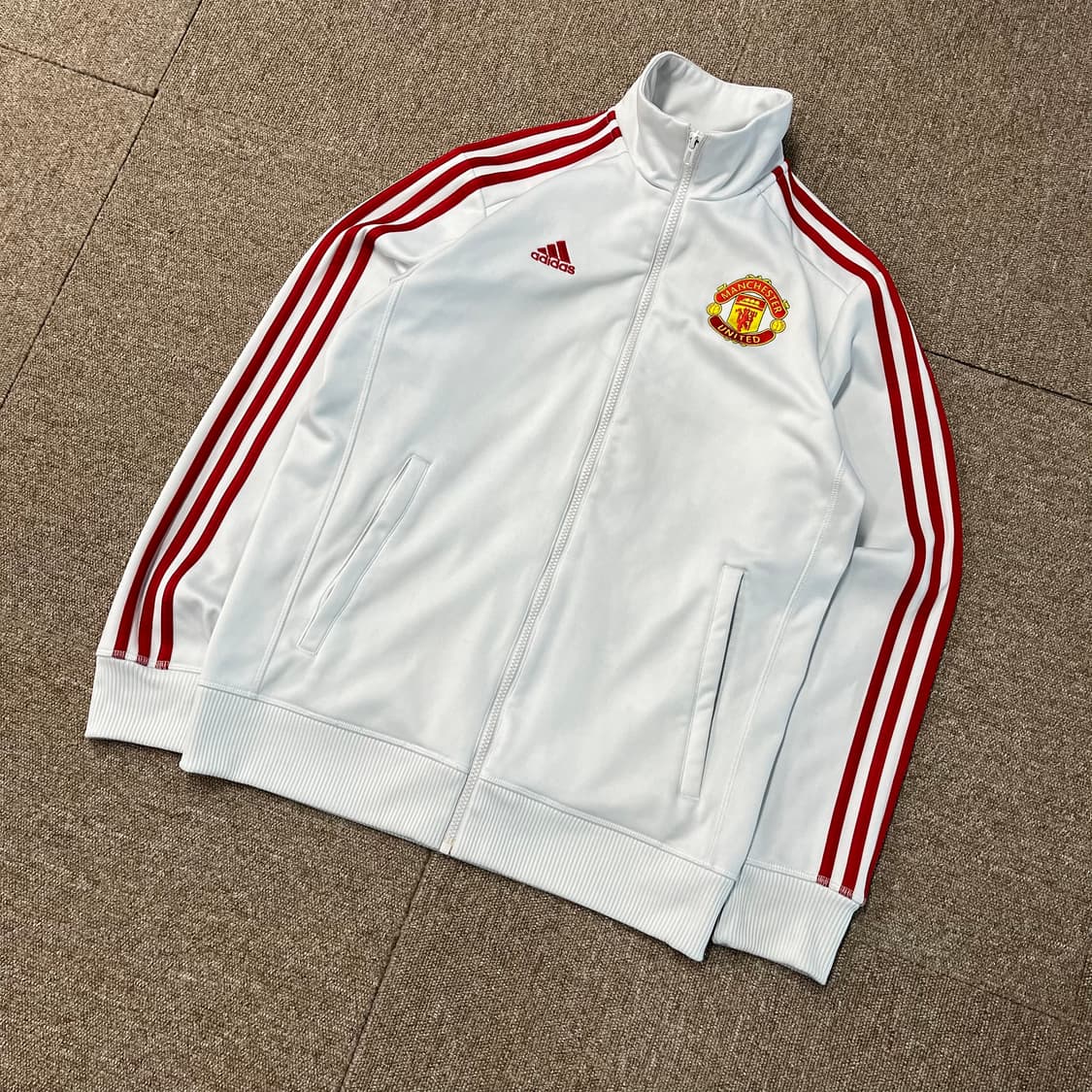  아디다스 맨유 트랙탑 상품이미지1
