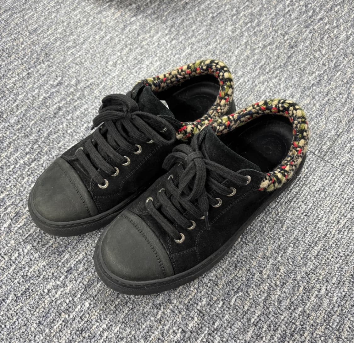 Chanel 샤넬 블랙 트위드 스니커즈 220 상품이미지3