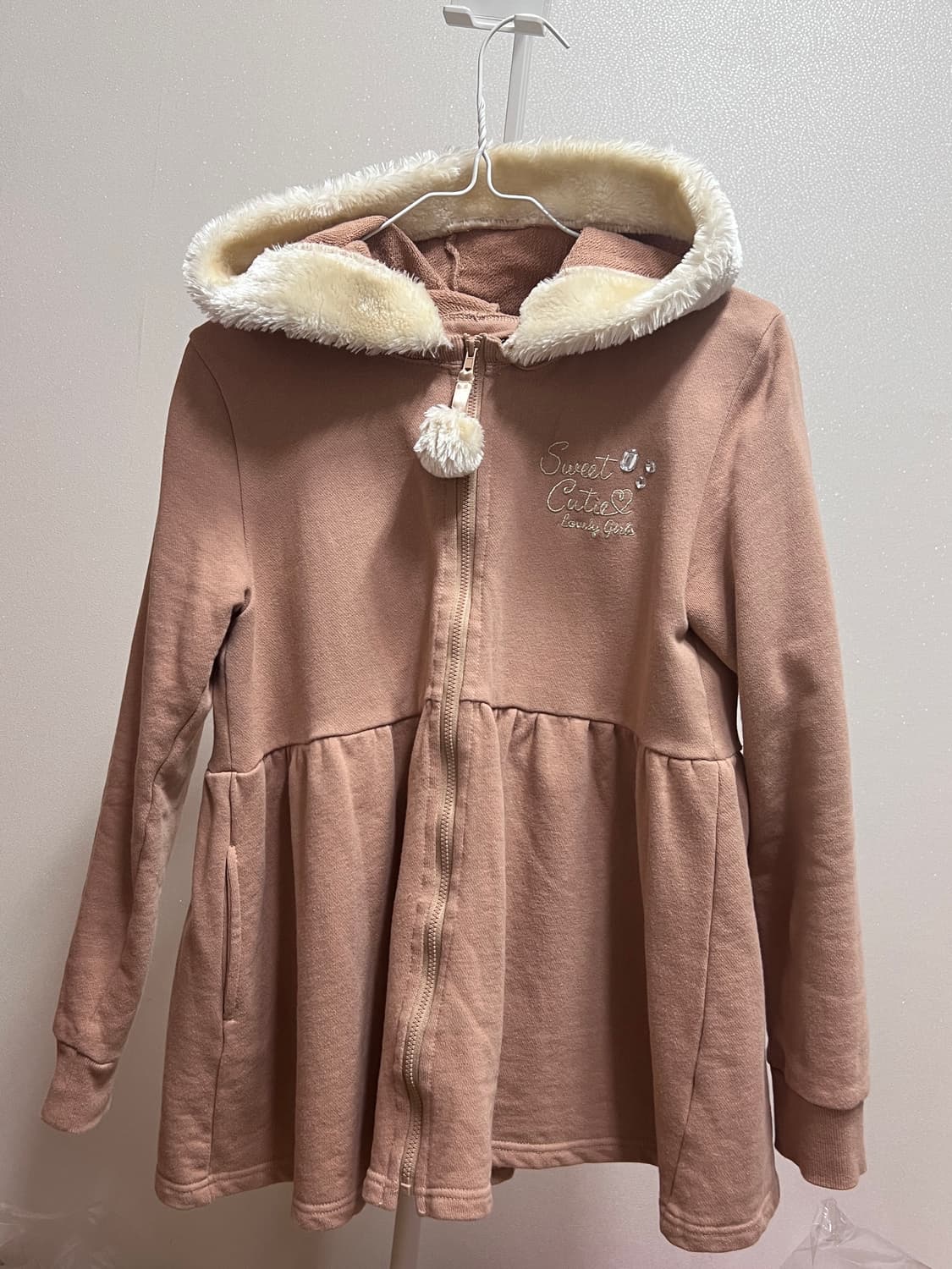 라떼갸루 폼폼이 후드집업 큐빅 상품이미지1