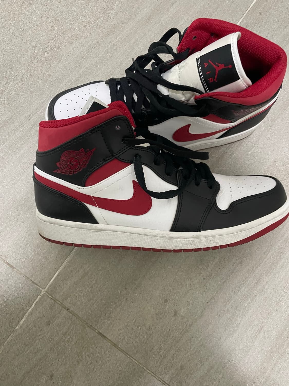 조던1 미드 짐레드 블랙 화이트 상품이미지2