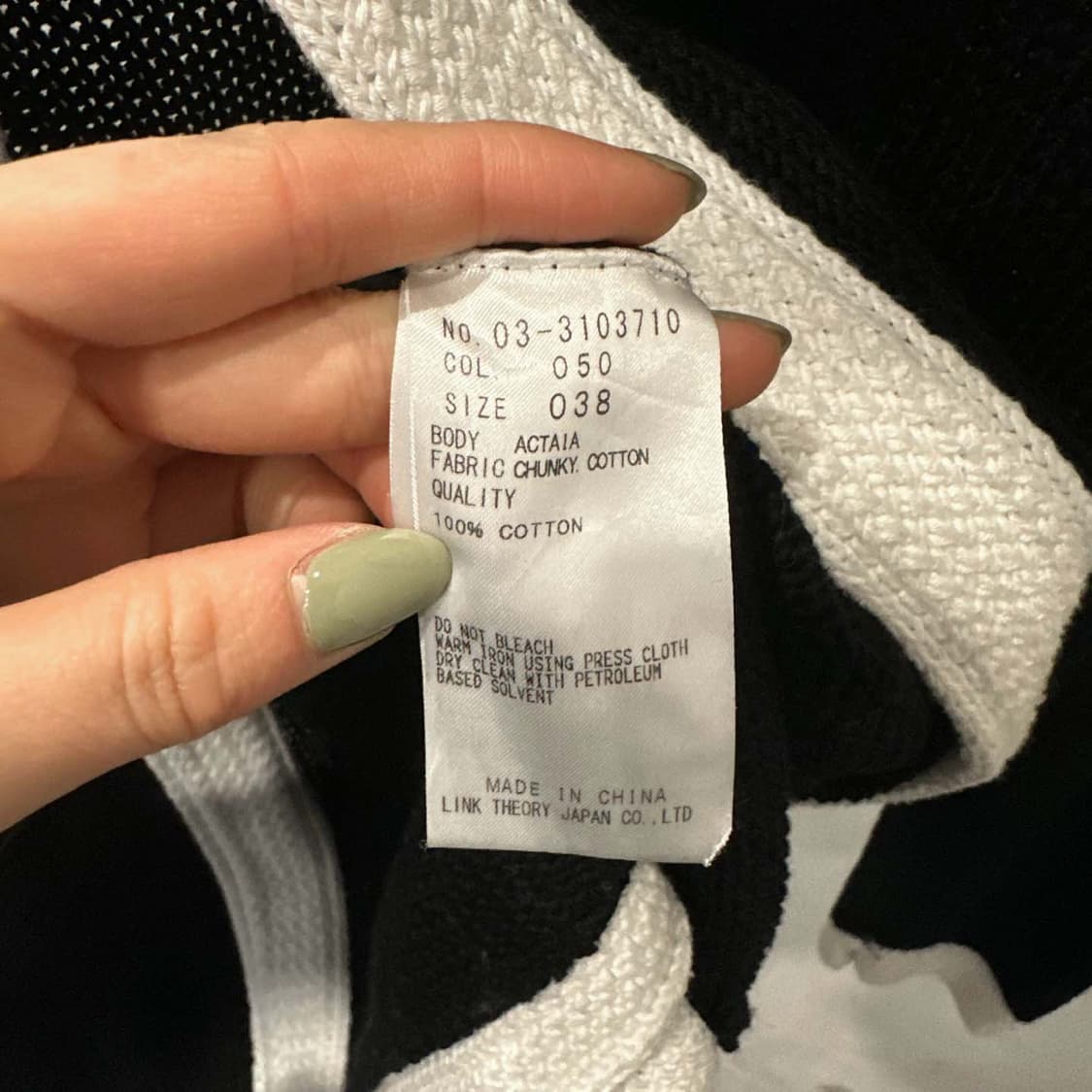 띠어리 럭스 오픈 프론트 배색 가디건 원버클 디테일 블랙 상품이미지7