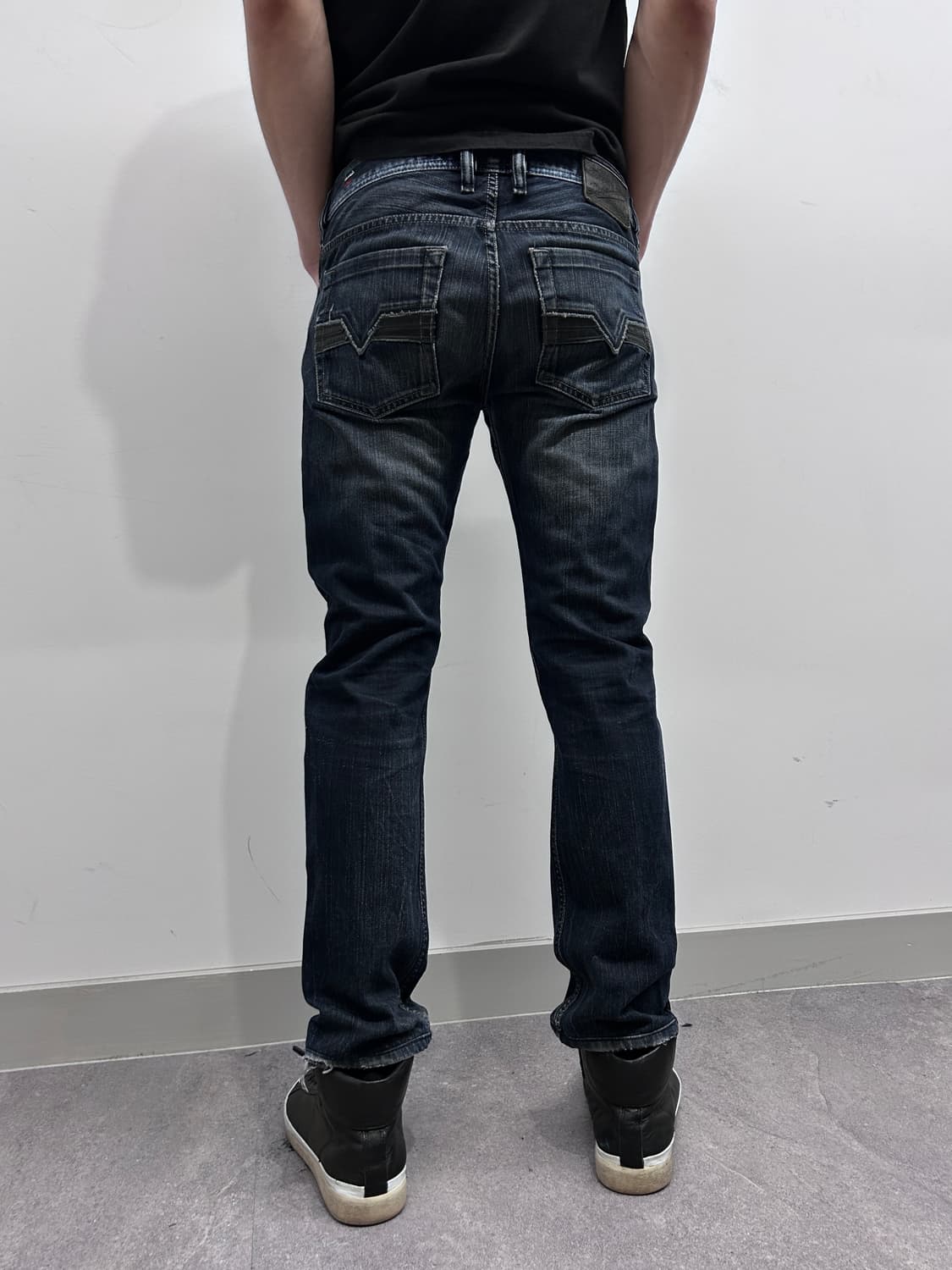 디젤 자티니 슬림 워싱 데님 팬츠 상품이미지3