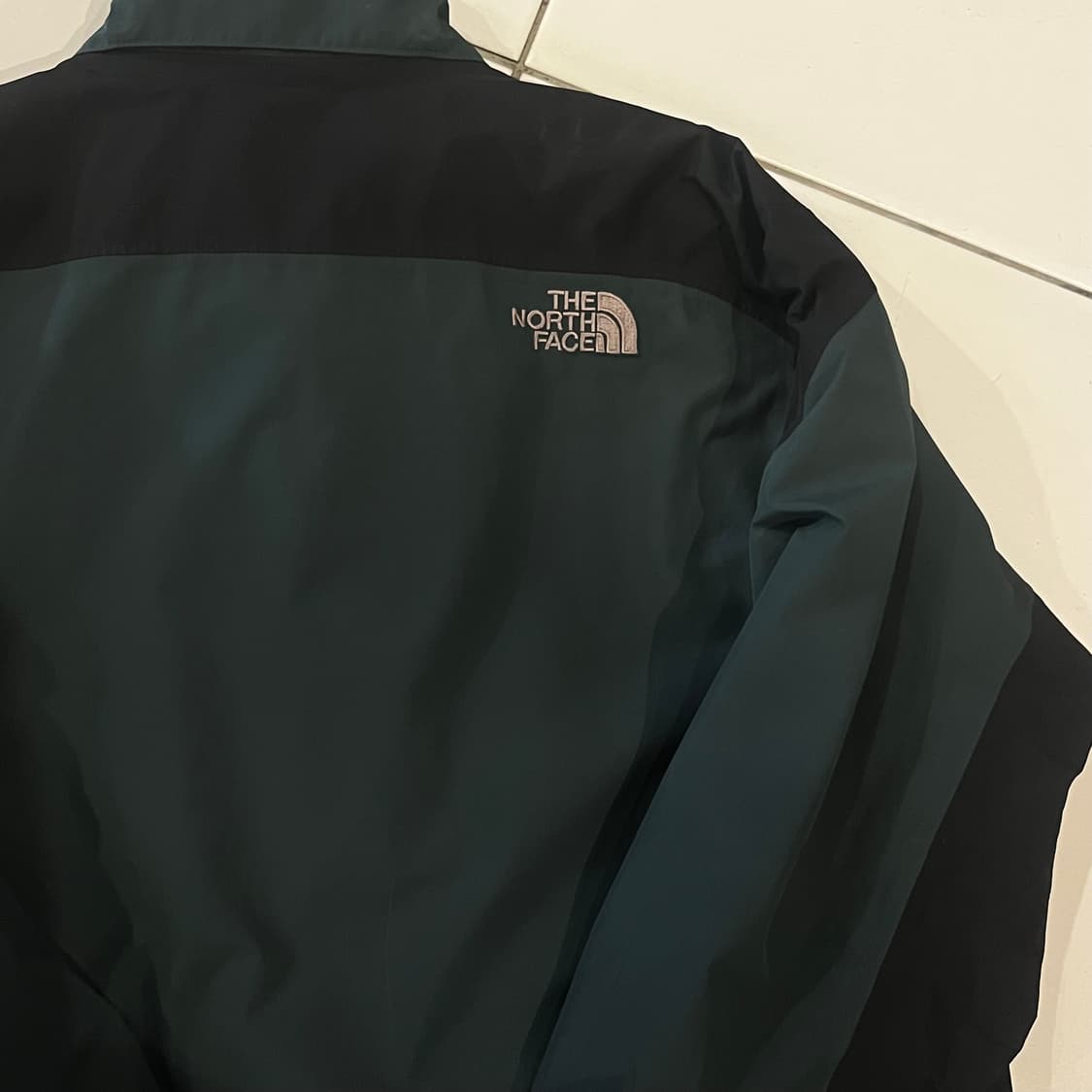 노스페이스 고어텍스 다크그린 배색 바람막이  상품이미지3