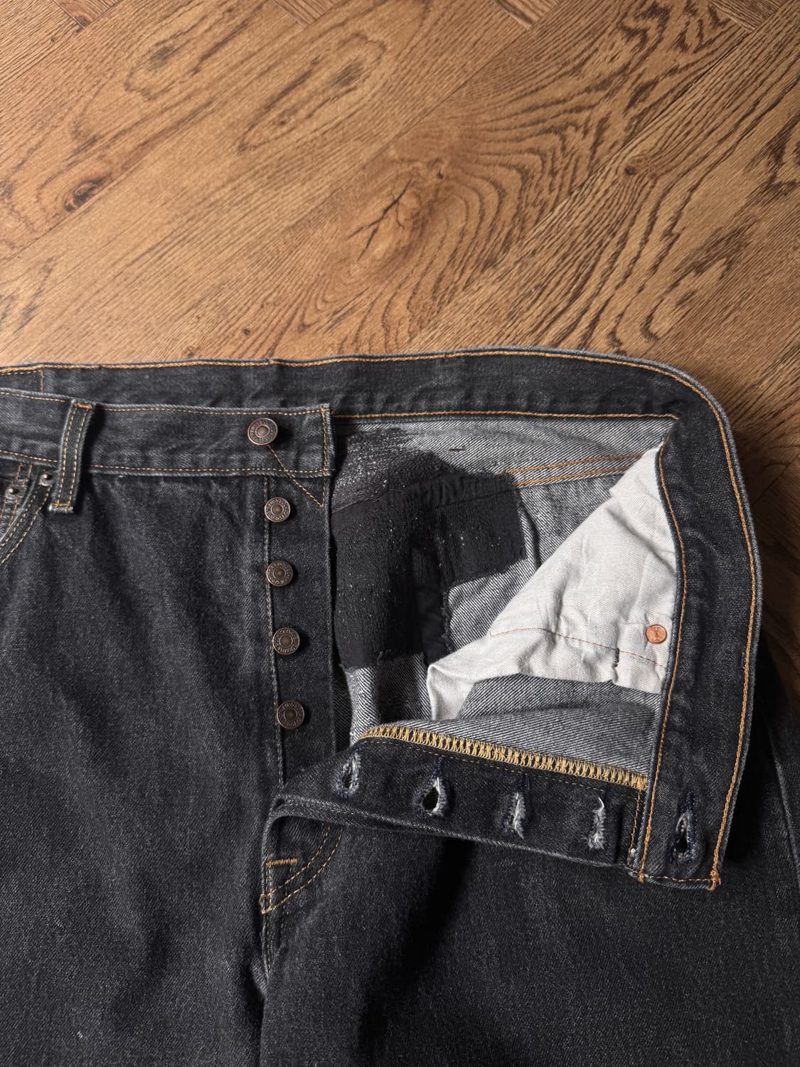 [38]리바이스 501 빈티지 리페어드 흑청 데님 팬츠 상품이미지2