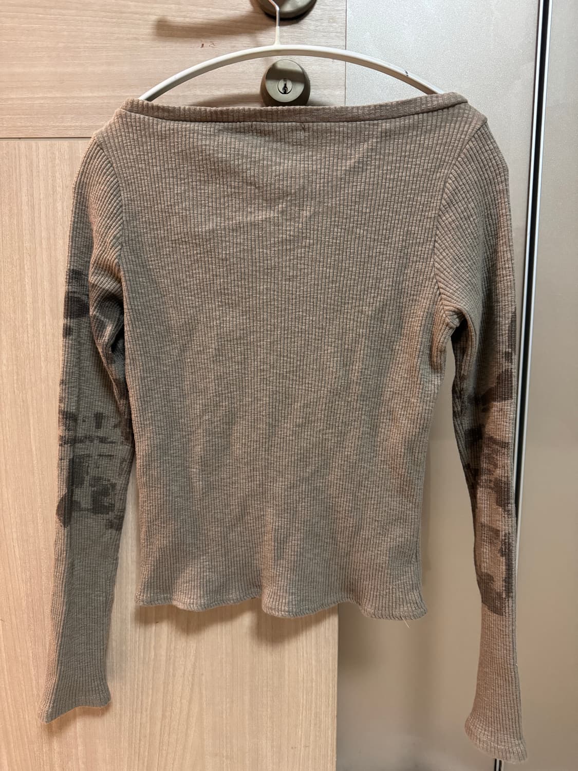 콘택트 프린트 탑 카키 상품이미지4