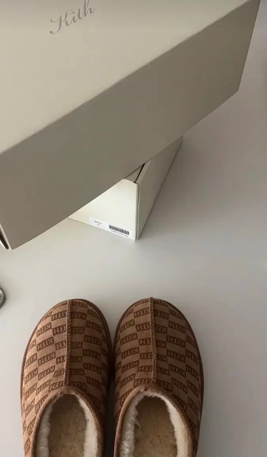 Kith 어그 슬레퍼 상품이미지1