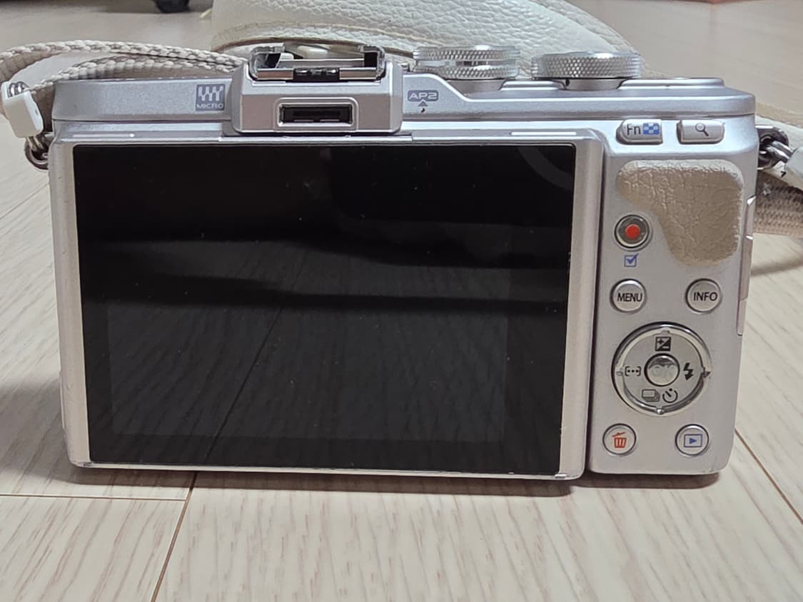 올림푸스 펜 E-PL8 미러리스 디지털카메라 상품이미지6