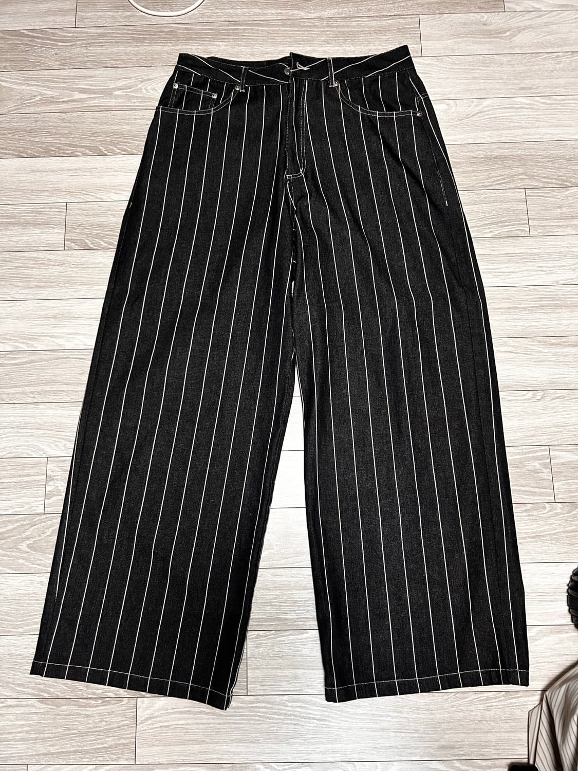 아캄 스트라이프 데님 팬츠 Striped Cinch Back Denim 상품이미지1