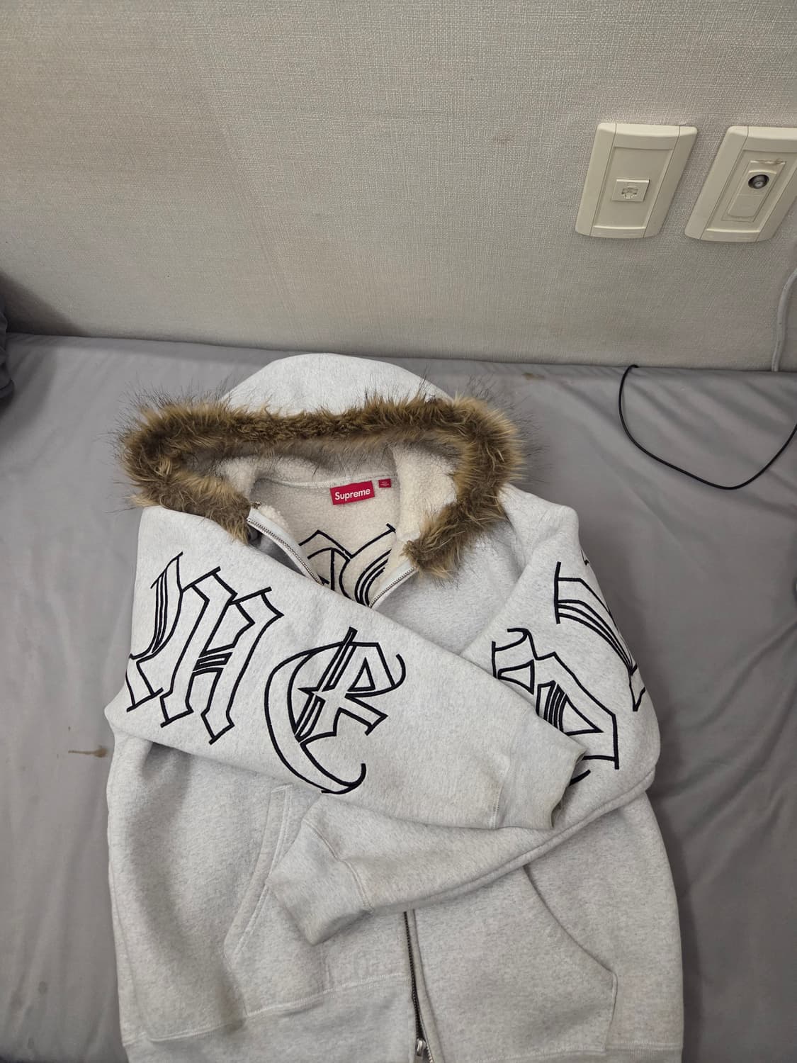 슈프림 포우 퍼 후드집업 상품이미지2