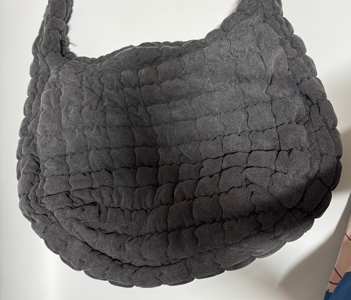 COS 코스 오버사이즈 라지 퀼티드 크로스바디백 구름백 그레이데님 상품이미지4