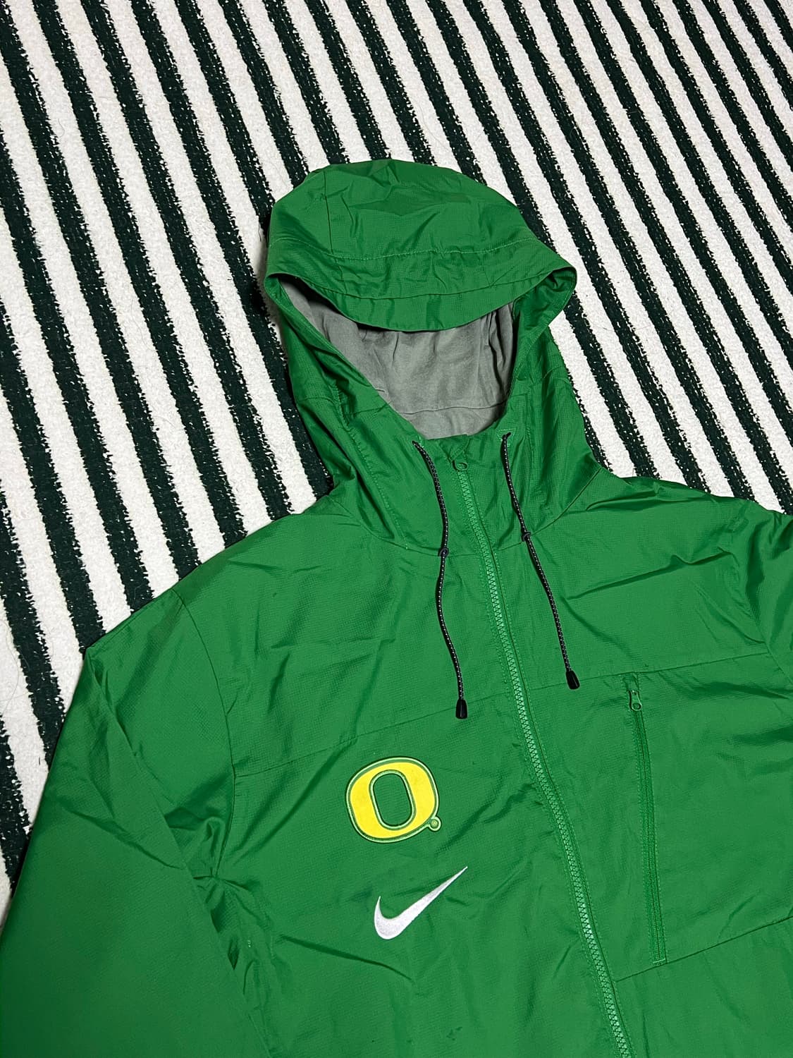 Nike oregon ducks 바람막이 상품이미지3