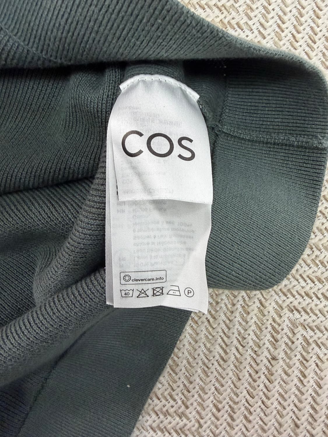 정품) COS 코스 남성 레귤러핏 그린 반팔 니트티 M 상품이미지6