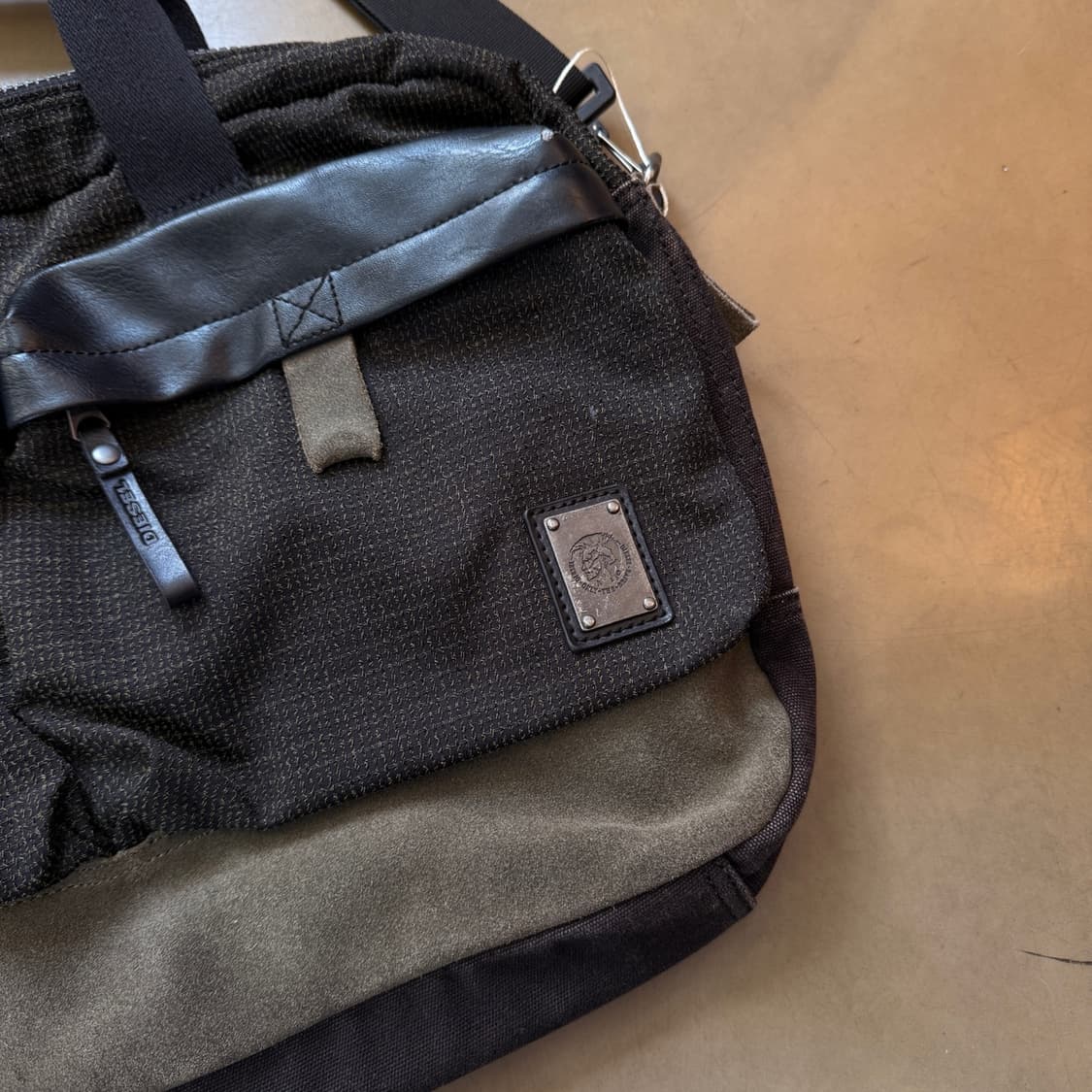 디젤 유니크 패브릭 데미지 브리프케이스 크로스백 상품이미지2
