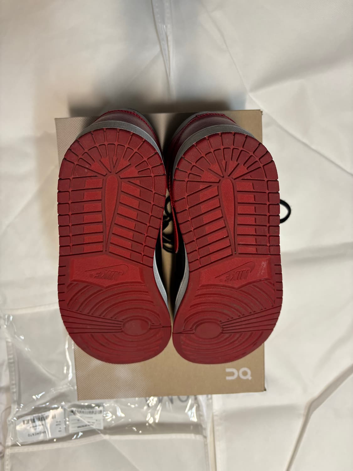 나이키 에어조던 1 미드 브레드 상품이미지4