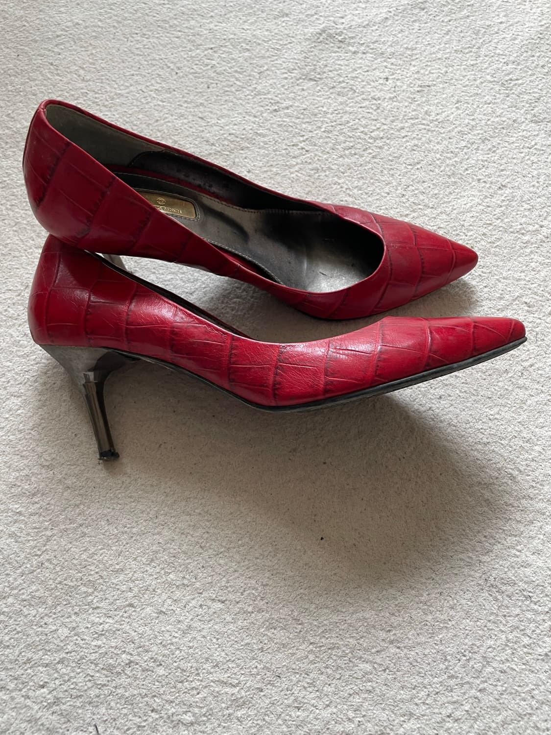 [VINCIS BENCH]빈치스벤치 레드 크로코 엠보 포인티드 토 펌프스 상품이미지3