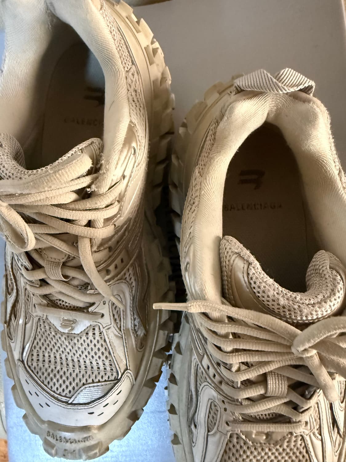 발렌시아가 디펜더 41 베이지 상품이미지4