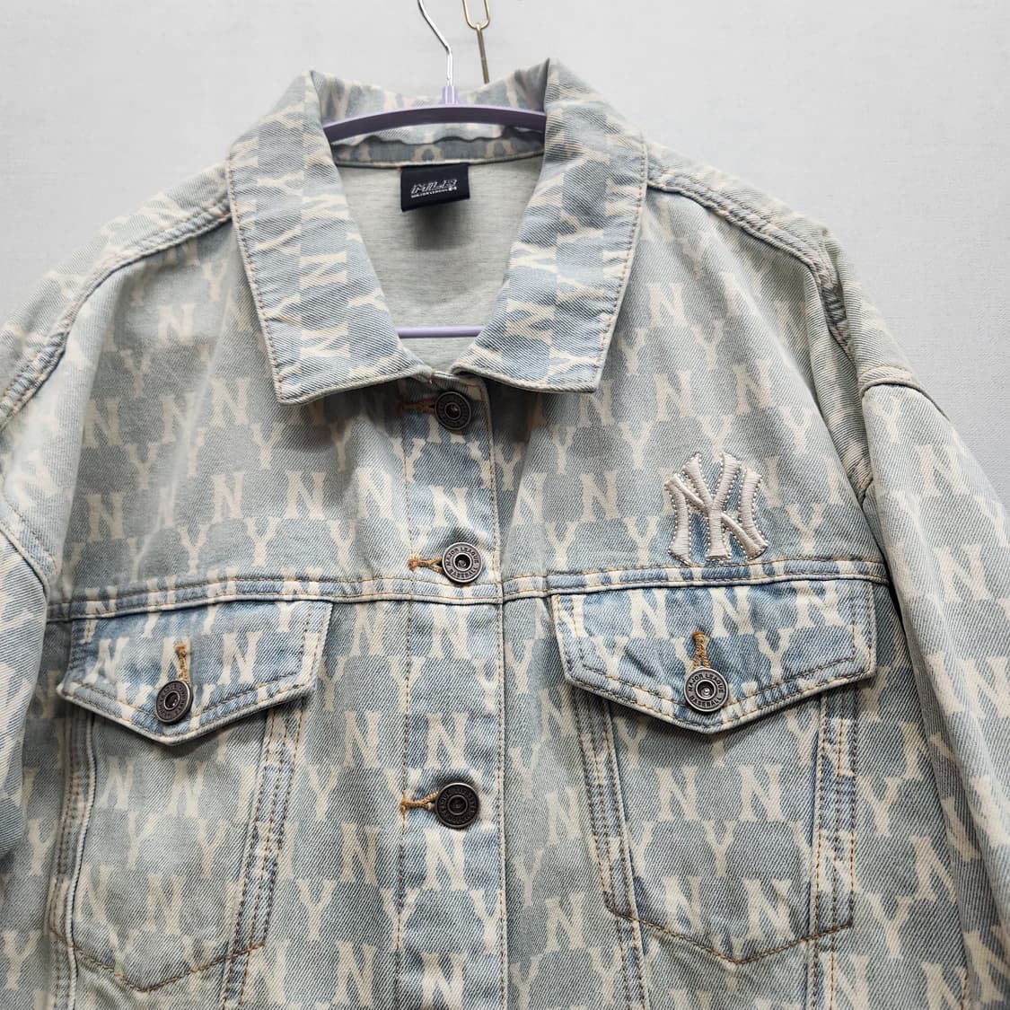 MLB 뉴욕양키스 모노그램 크롭 워싱데님 자켓80(L) 상품이미지2