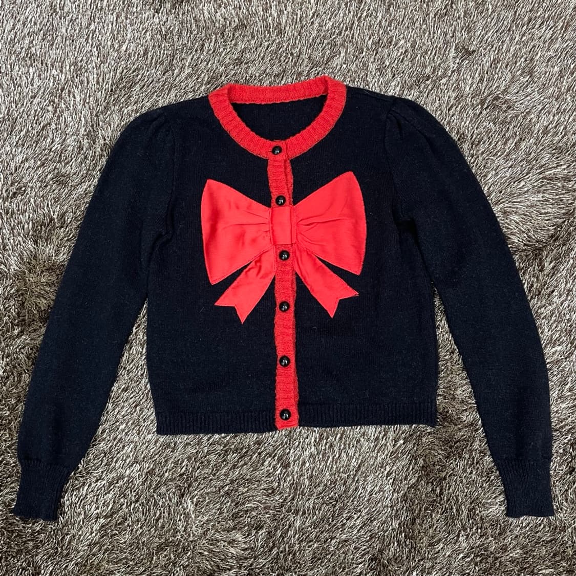 블랙 레드 배색 리본 디테일 숏 니트 가디건  상품이미지1