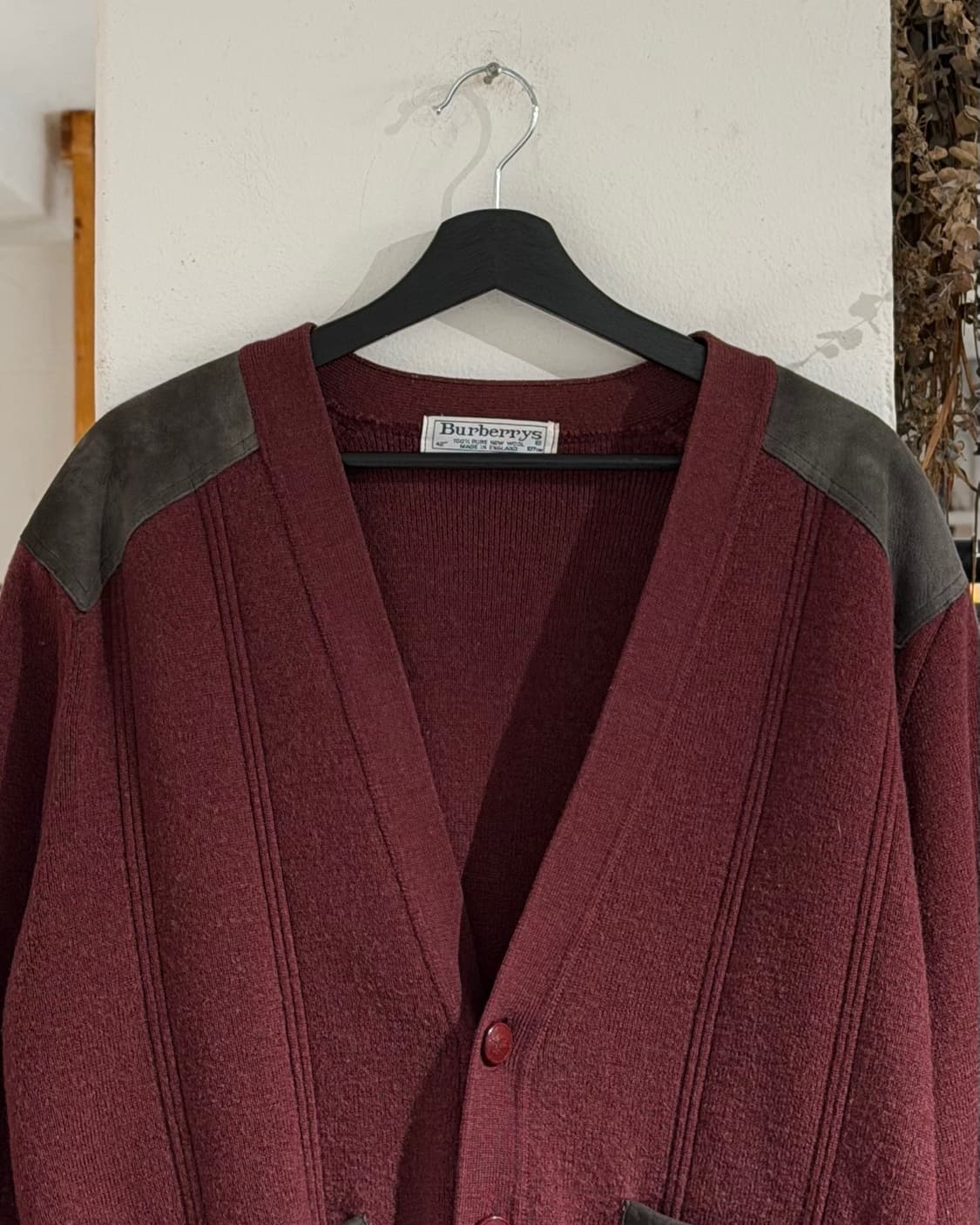 버버리 버건디 코만도 레더패치 브이넥 가디건 상품이미지4