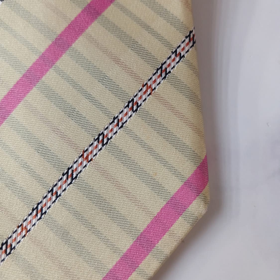 닥스 실크 옐로우 스트라이프 넥타이 9.6cm A등급 A1943
 상품이미지9