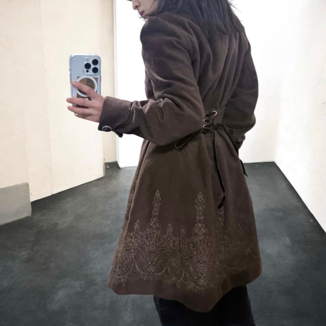 엑시즈팜 브라운 자수 플레어 코트 상품이미지2