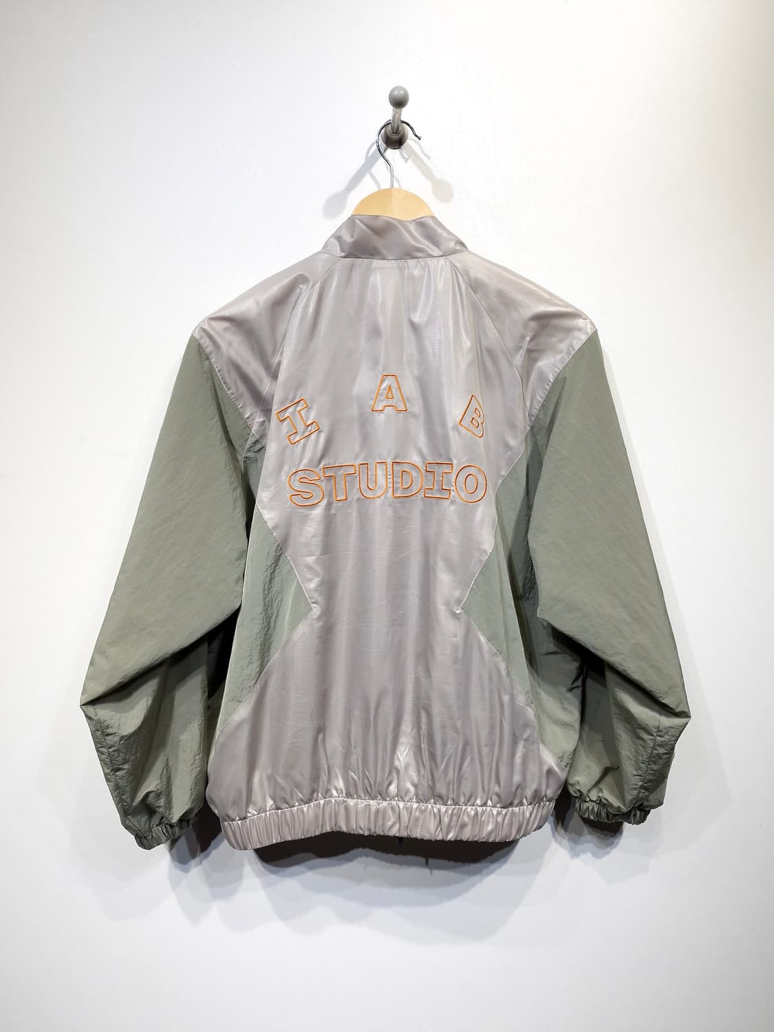 아이앱 스튜디오 x 아케인 에코 트랙탑 더스트오렌지 상품이미지3