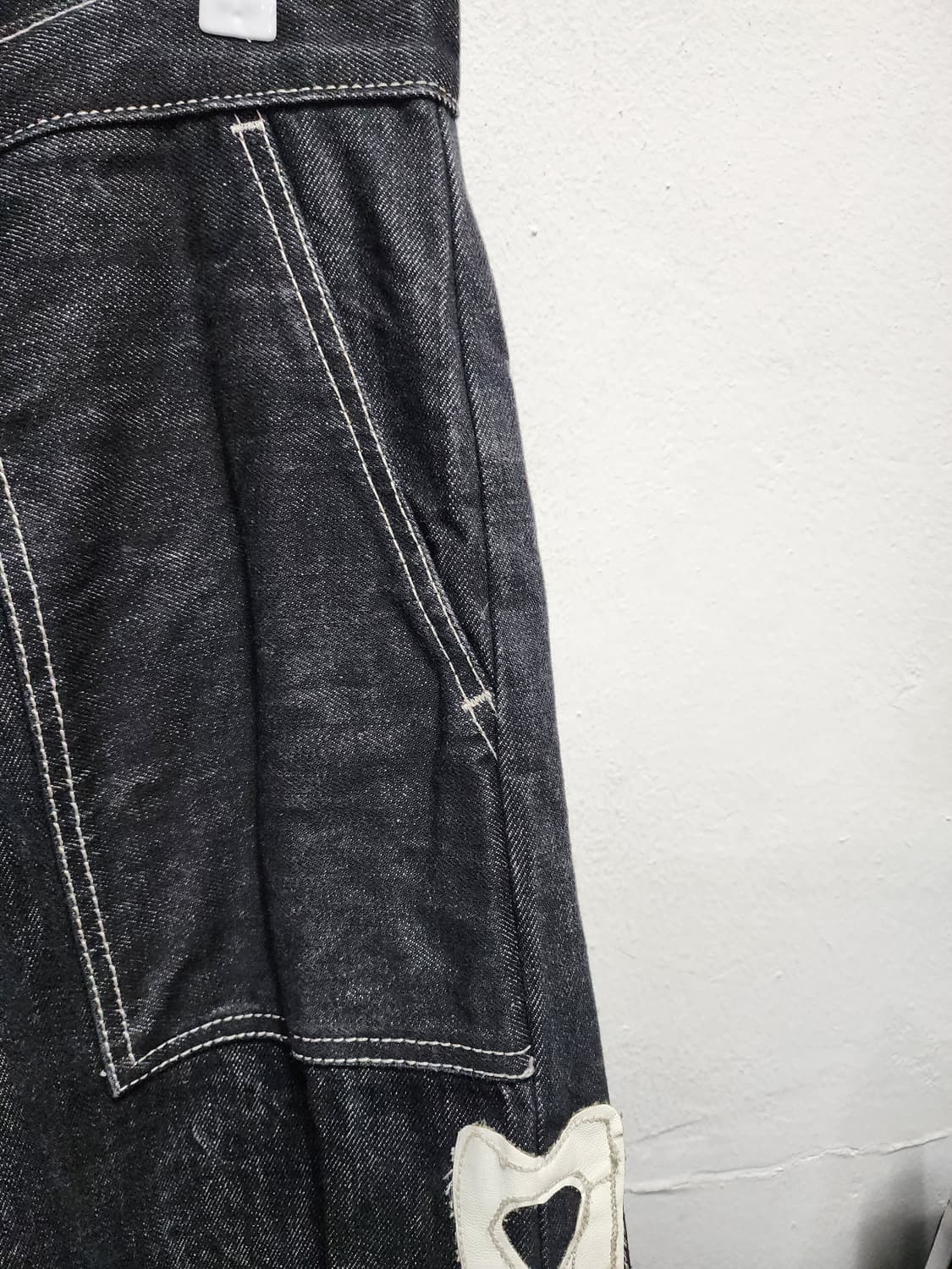 타투드데님 TATTOO'D Bone 뼈 디테일 흑청바지 상품이미지4