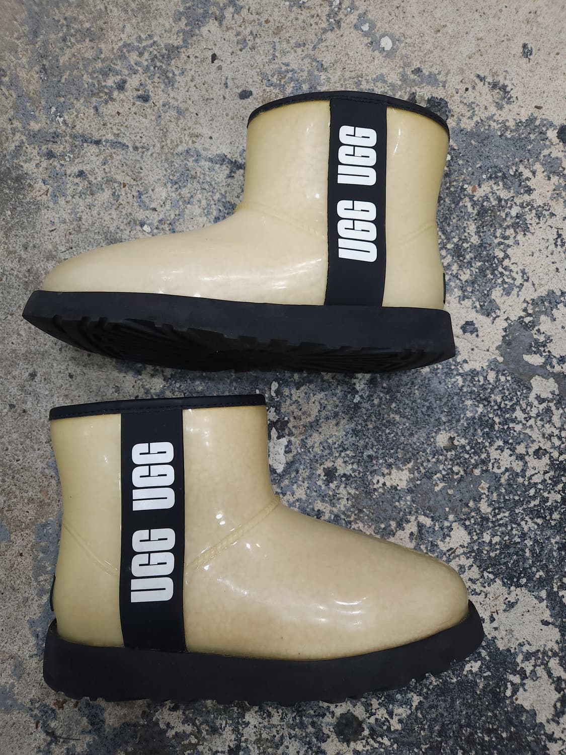 어그 클래식 클리어 미니부츠

240mm 상품이미지2