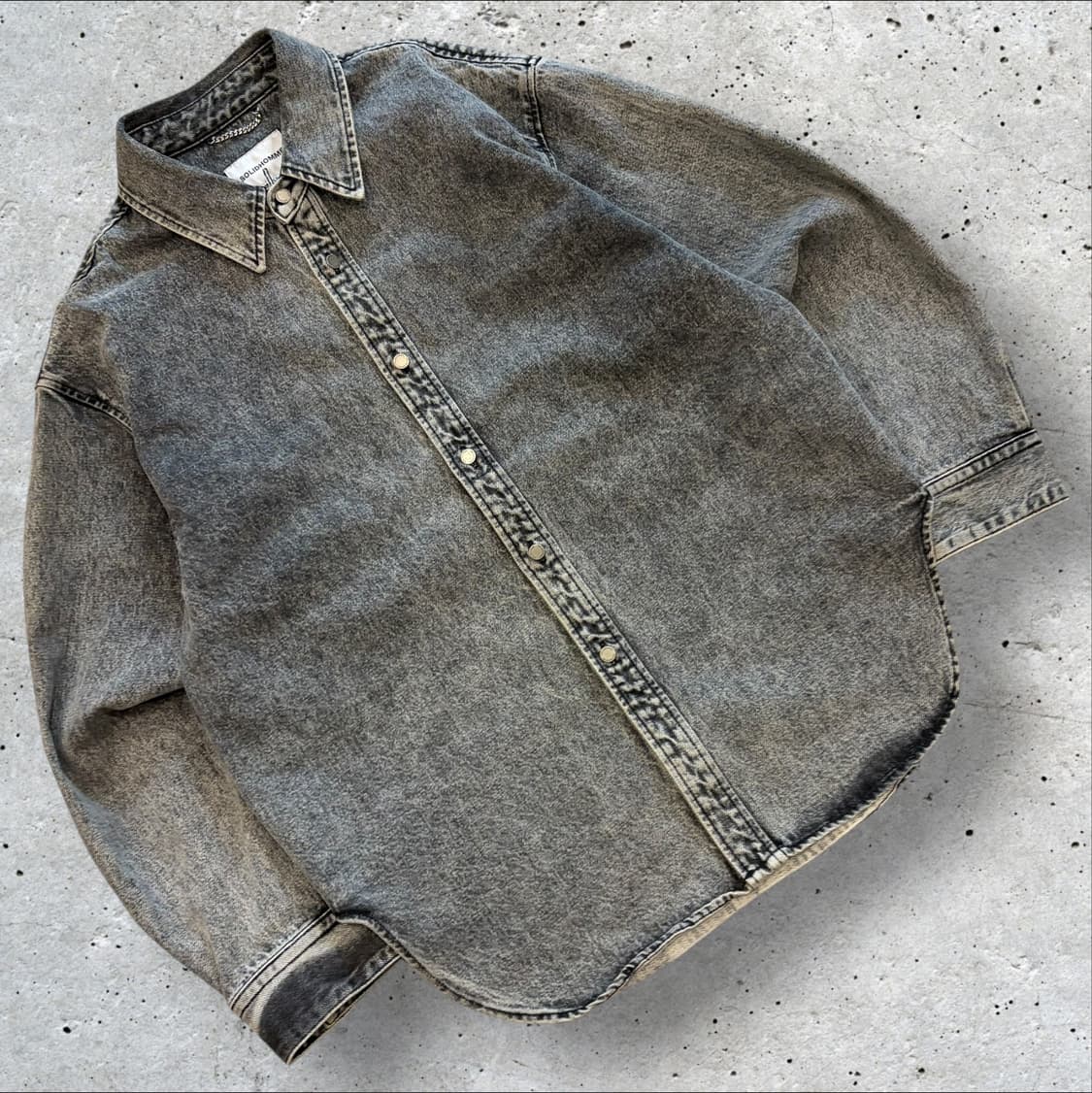 [48] 19FW 솔리드옴므 워싱 데님 셔츠 C656 상품이미지1