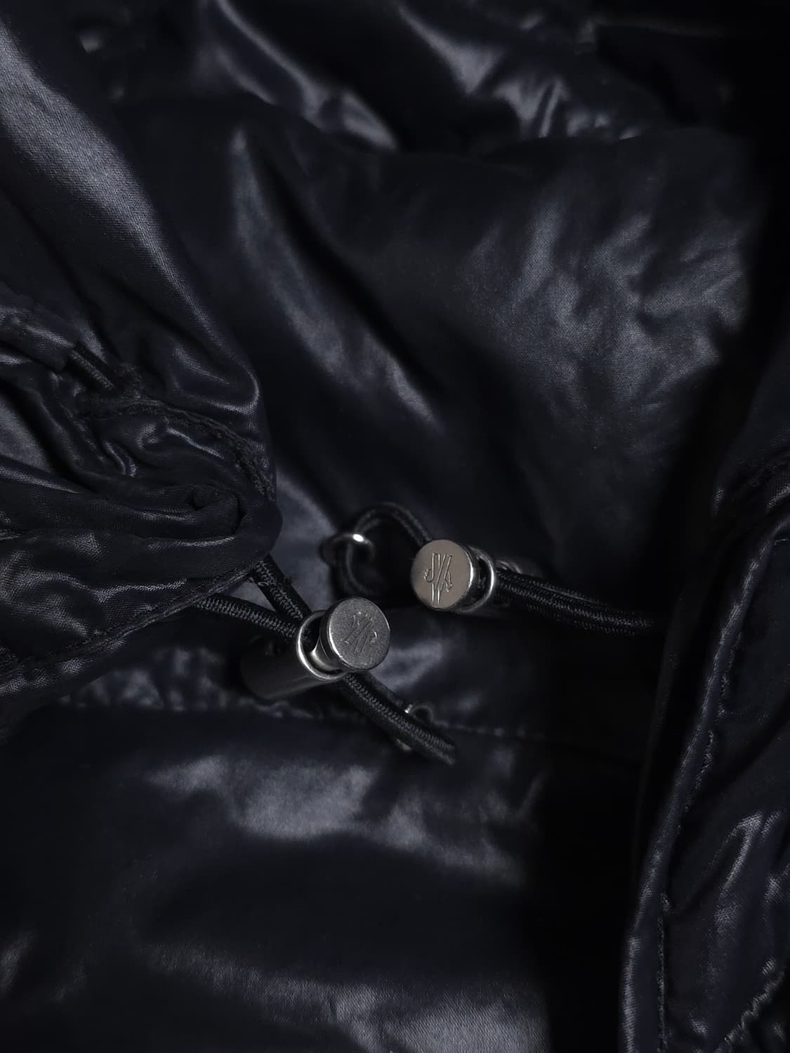 [4] 몽클레어 알릭스 20FW 알몬드 패딩 블랙 상품이미지5