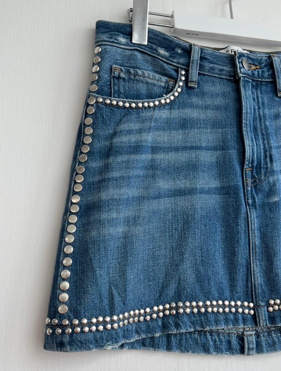 FRAME 실버 스터드 데님 스커트 상품이미지3