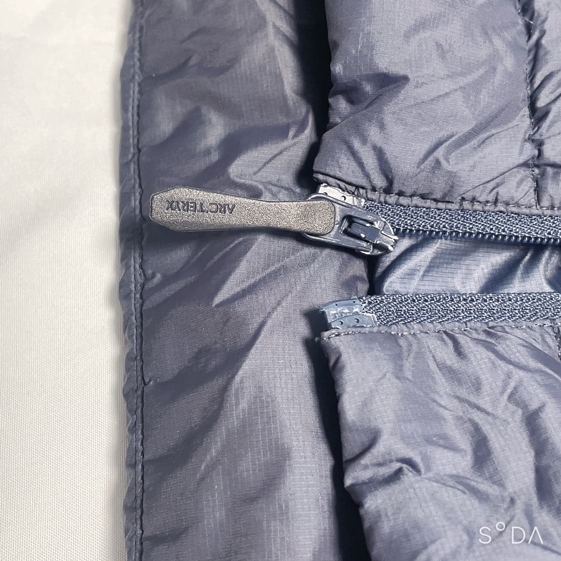 아크테릭스 후드 경량패딩 네이비 xa 상품이미지5