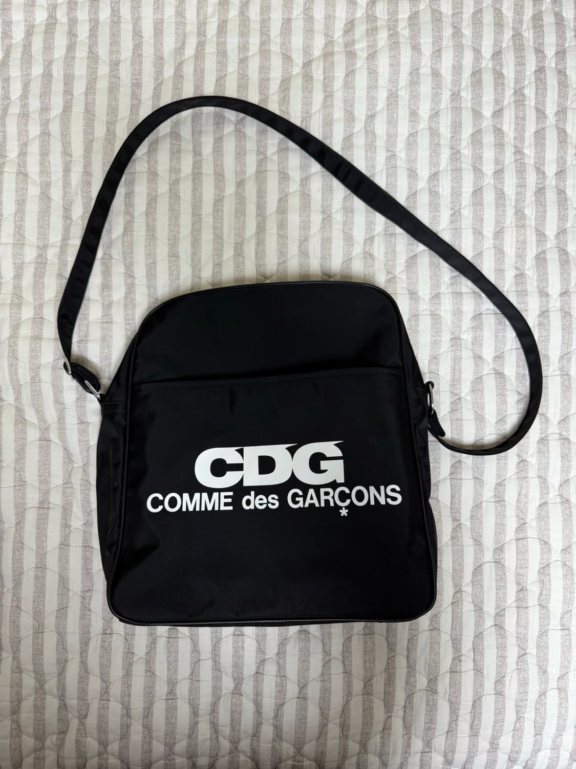 꼼데가르송 CDG 크로스백 상품이미지1