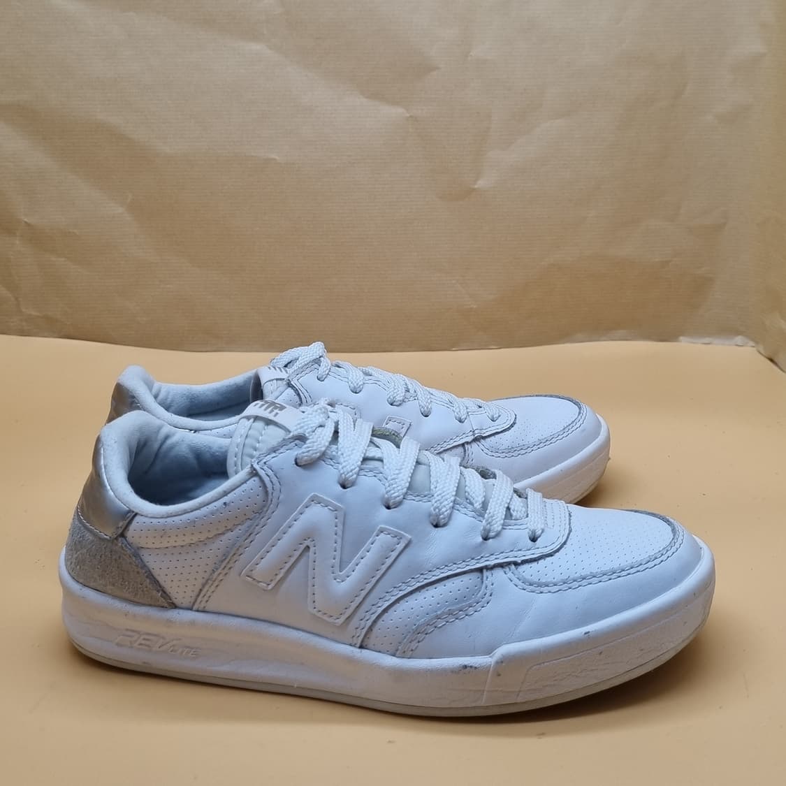 뉴발란스 300 여성운동화230  상품이미지1