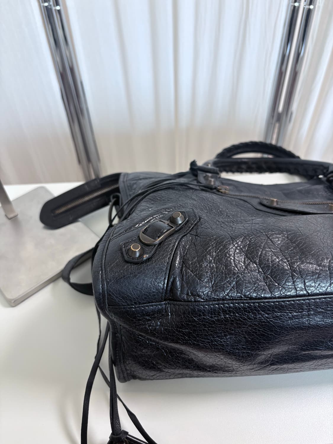 발렌시아가 시티 모터백 블랙 미디움 상품이미지5